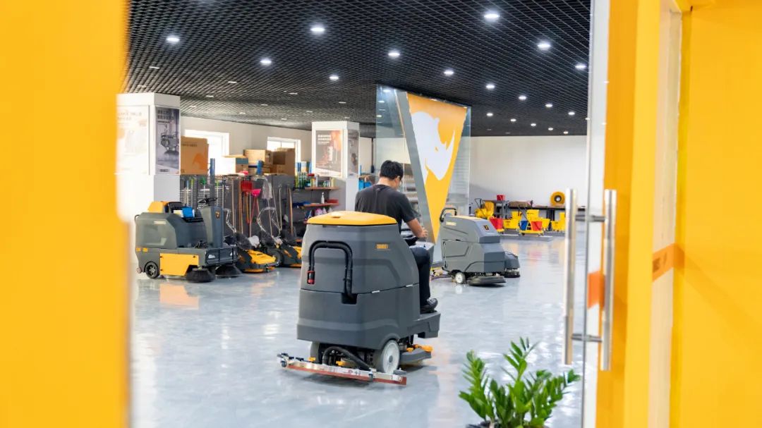 洗地机厂家告诉你洗地机受到了清洁工宠爱 洗地机厂家告诉你洗地机受到了清洁工宠爱